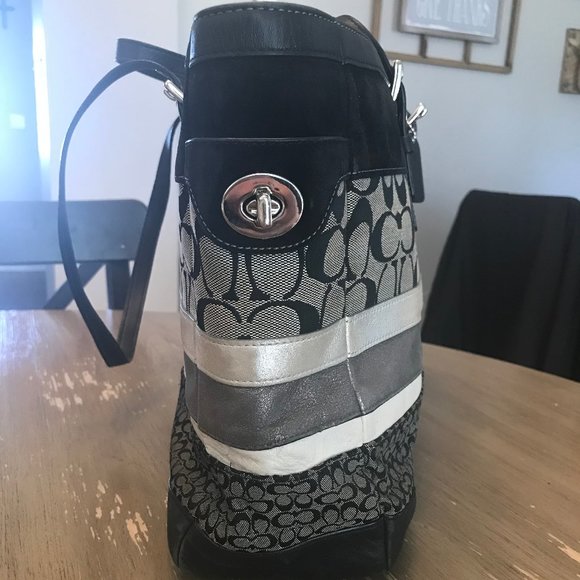 Authentic Signature Coach Tote Purse - Picture 2 of 8